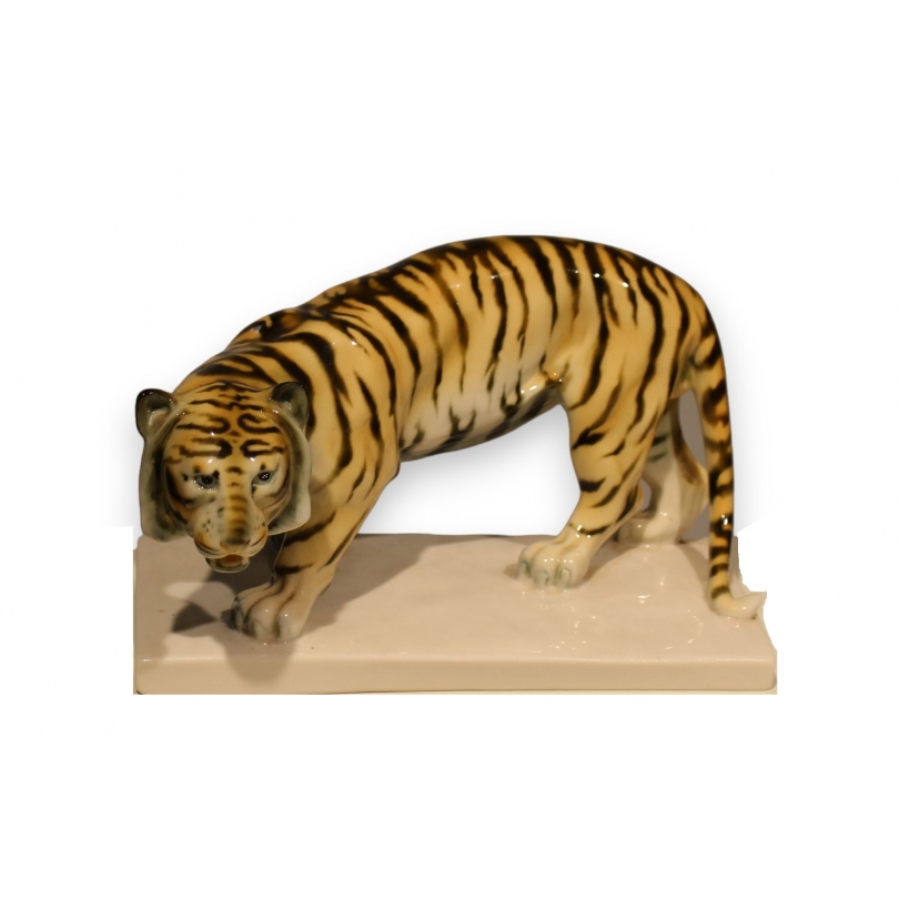 Tigre en porcelaine signé GvDÖRING