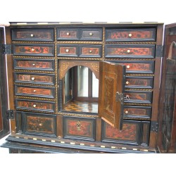  Cabinet à tiroirs Renaissance en écaille sur  Moinat SA  - Antiquités décoration
