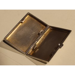Boite à cigarettes en argent décor émaillé
