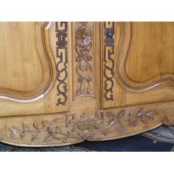  Buffet Bressan, 2 portes. sur  Moinat SA  - Antiquités décoration