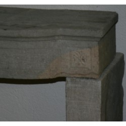 Kamin im Directoire-Stil, grau. Bei  Moinat SA  – Antiquitäten und Dekoration