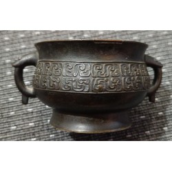 Vase chinois en bronze rond avec anses