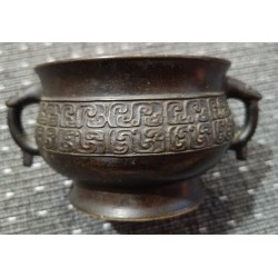 Vase chinois en bronze rond avec anses