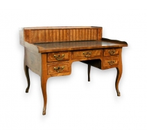 Bureau Louis XV suisse. Dessus cuir.