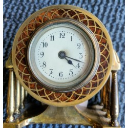 Desk clock in brass with a rosewood-effect finish