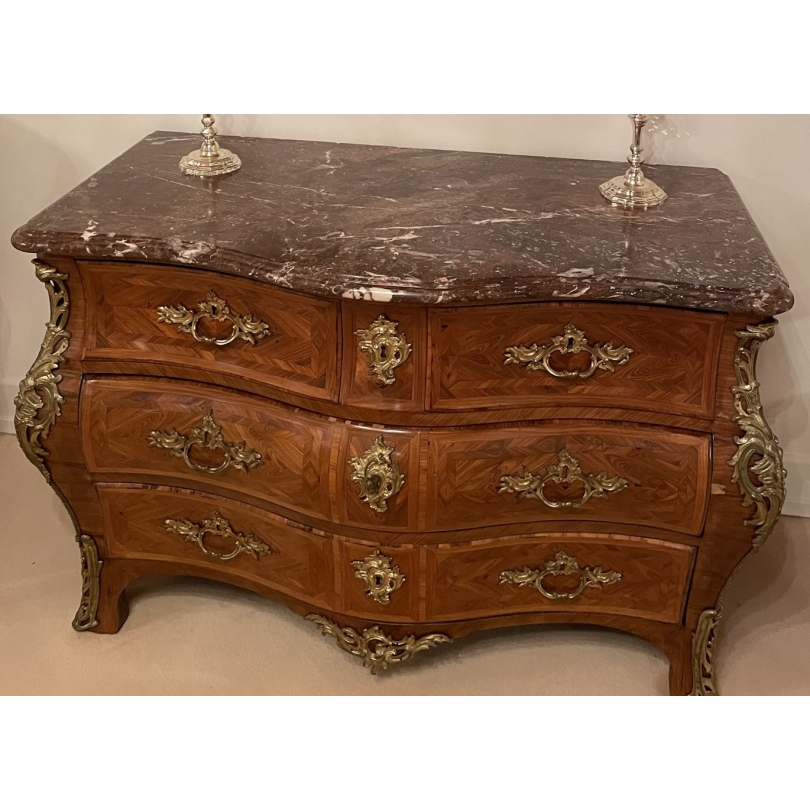 Commode Tombeau Louis XV dessus marbre