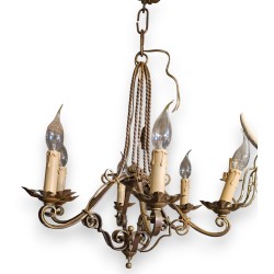 Lustre en fer forgé doré