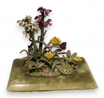 Sculpture en porcelaine "Orchidée et papillon"