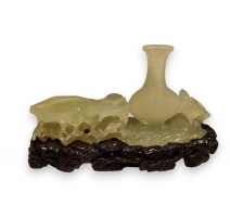Vase en jade blanc
