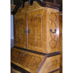 Baroque three-drawer desk. From  Moinat SA  - Antiques and home décor