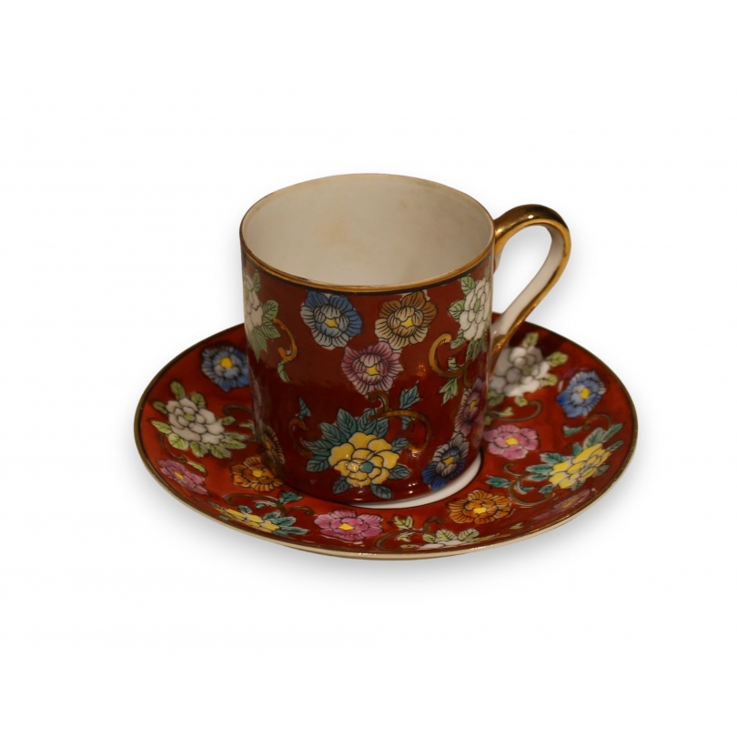 Tasse et sous-tasse en pocelaine rouge