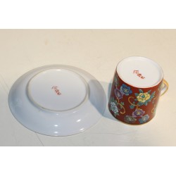 Tasse et sous-tasse en pocelaine rouge