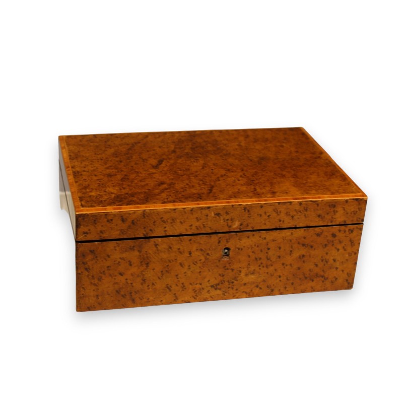 Box designed to look like a magnifying glass