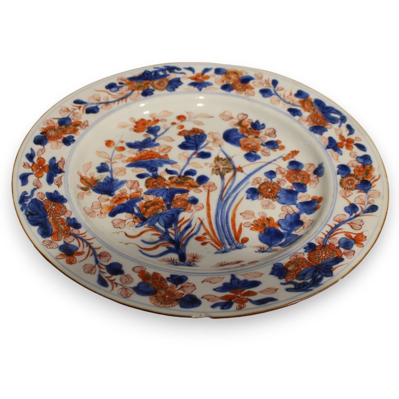Assiette en porcelaine Imari décor fleurs