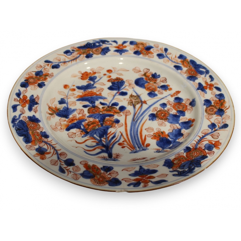 Assiette en porcelaine Imari décor fleurs