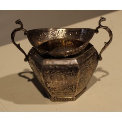 Coupe hexagonale "Scènes de pèche" en argent 833