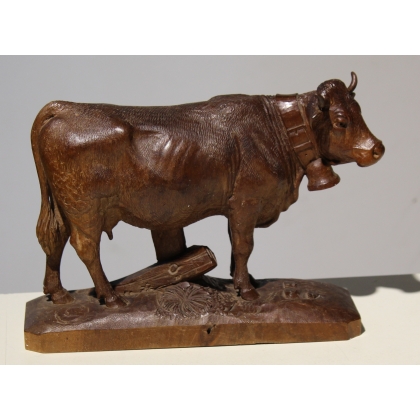 Vache en bois sculpté de Brienz