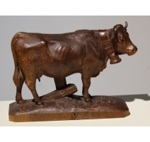 Vache en bois sculpté de Brienz