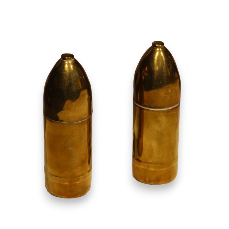 A pair of shell-shaped lighters