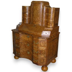  Bureau-commode Baroque. sur  Moinat SA  - Antiquités décoration