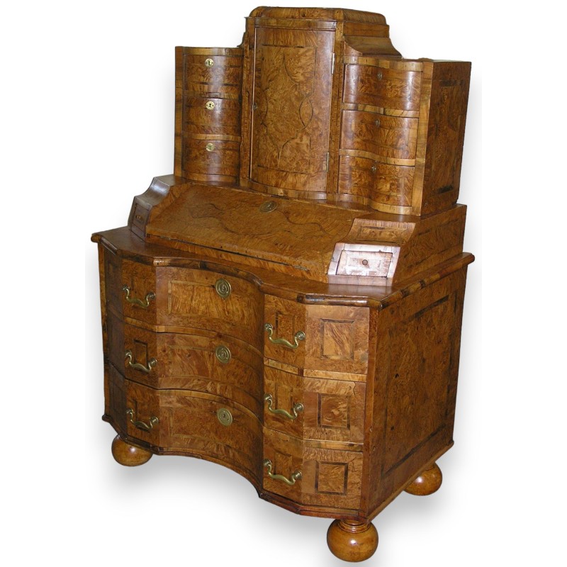 Baroque desk and chest of drawers. Available from Moinat SA – Antiques and home décor