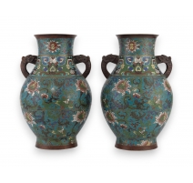 Paire de vases cloisonné à anses éléphant