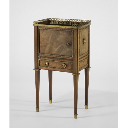 Table de chevet de style Louis XVI par Durand
