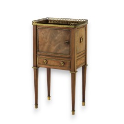 Table de chevet de style Louis XVI par DURAND