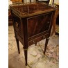 Table de chevet de style Louis XVI par DURAND