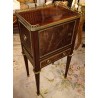 Table de chevet de style Louis XVI par DURAND
