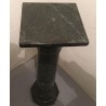 Colonne formant sellette en marbre vert