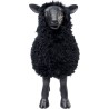 Mouton en résine avec fausse fourrure noire