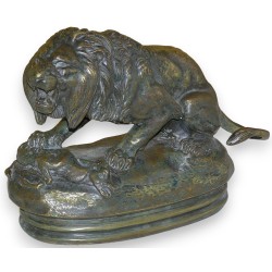 Bronze \"Lion assis et biche\" signé BARYE