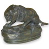 Bronze \"Lion assis et biche\" signé BARYE