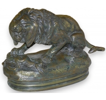Bronze "Lion assis et biche" signé BARYE