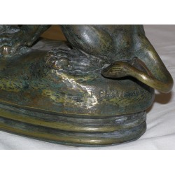 Bronze \"Lion assis et biche\" signé BARYE