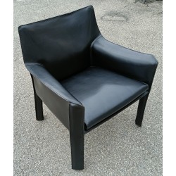 414 Cab armchair in black leather by Mario at  Moinat SA  - Antiques and home décor