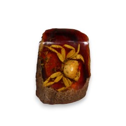 Crabe dans un fossile d\'ambre artificielle