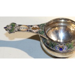 Kovsch en argent émaillé, marqué Fabergé