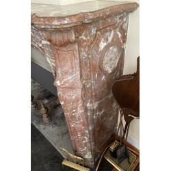 Cheminée style Louis XV en marbre rouge