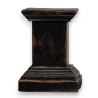 Socle carré en bois noirci