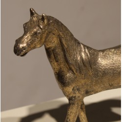 Cheval en métal