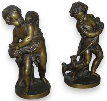 Bronze "Pair of putti with a d