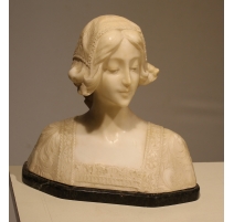 Buste de femme en marbre blanc signé A. CIPRIANI