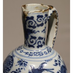 Carafe en faience de Delft