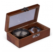 Coffret avec boussole et loupe