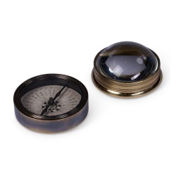 Set containing a compass and a magnifying glass