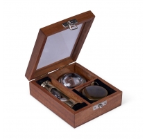 Coffret avec sablier, boussole et loupe