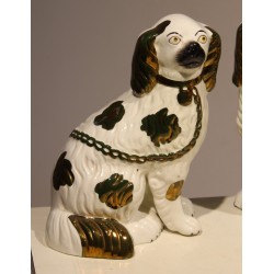 Paire d\'épagneuls en céramique de Staffordshire