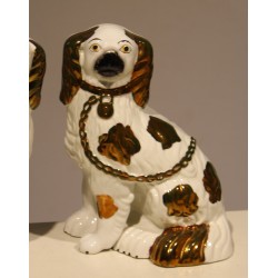 Paire d\'épagneuls en céramique de Staffordshire